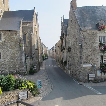 Отель Le Relais De La Caleche Saint-Denis-d'Anjou Экстерьер фото