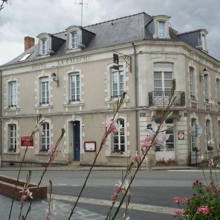 Отель Le Relais De La Caleche Saint-Denis-d'Anjou Экстерьер фото