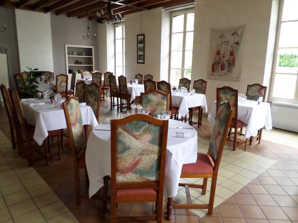 Отель Le Relais De La Caleche Saint-Denis-d'Anjou Экстерьер фото