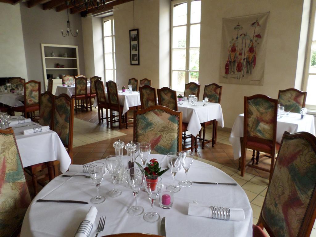 Отель Le Relais De La Caleche Saint-Denis-d'Anjou Экстерьер фото