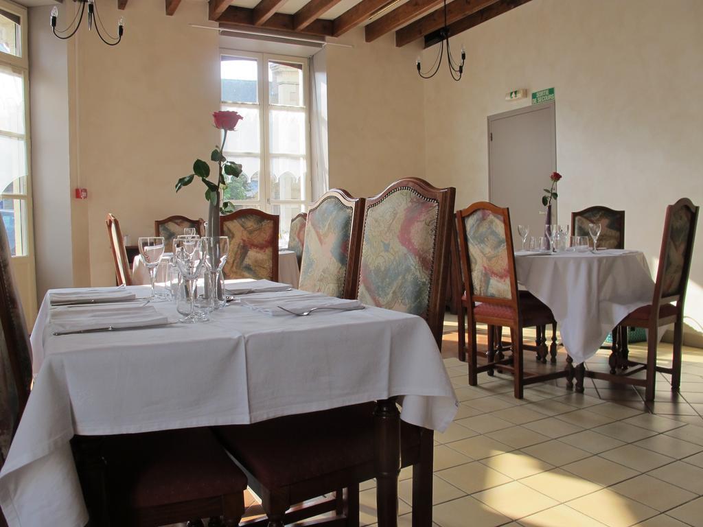Отель Le Relais De La Caleche Saint-Denis-d'Anjou Экстерьер фото