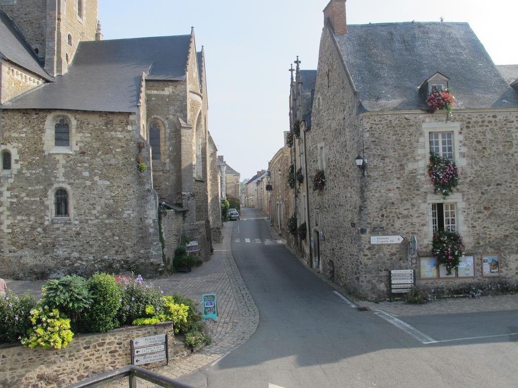 Отель Le Relais De La Caleche Saint-Denis-d'Anjou Экстерьер фото