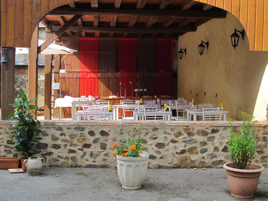 Отель Le Relais De La Caleche Saint-Denis-d'Anjou Экстерьер фото