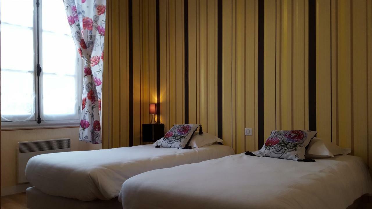 Отель Le Relais De La Caleche Saint-Denis-d'Anjou Экстерьер фото