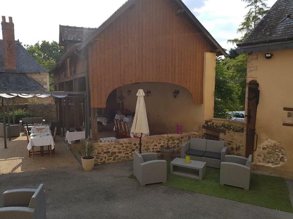 Отель Le Relais De La Caleche Saint-Denis-d'Anjou Экстерьер фото